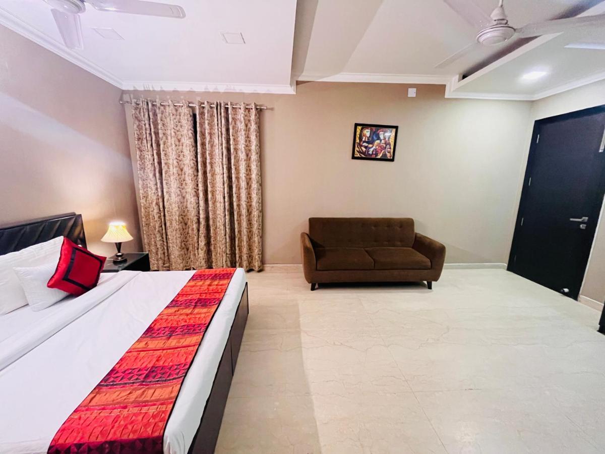 Hotel Abode Residency Safdarjung Enclave Near U S Embassy Delhi 3*